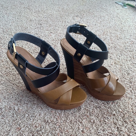 ALDO Bi-Color Wedges - Picture 2 of 6